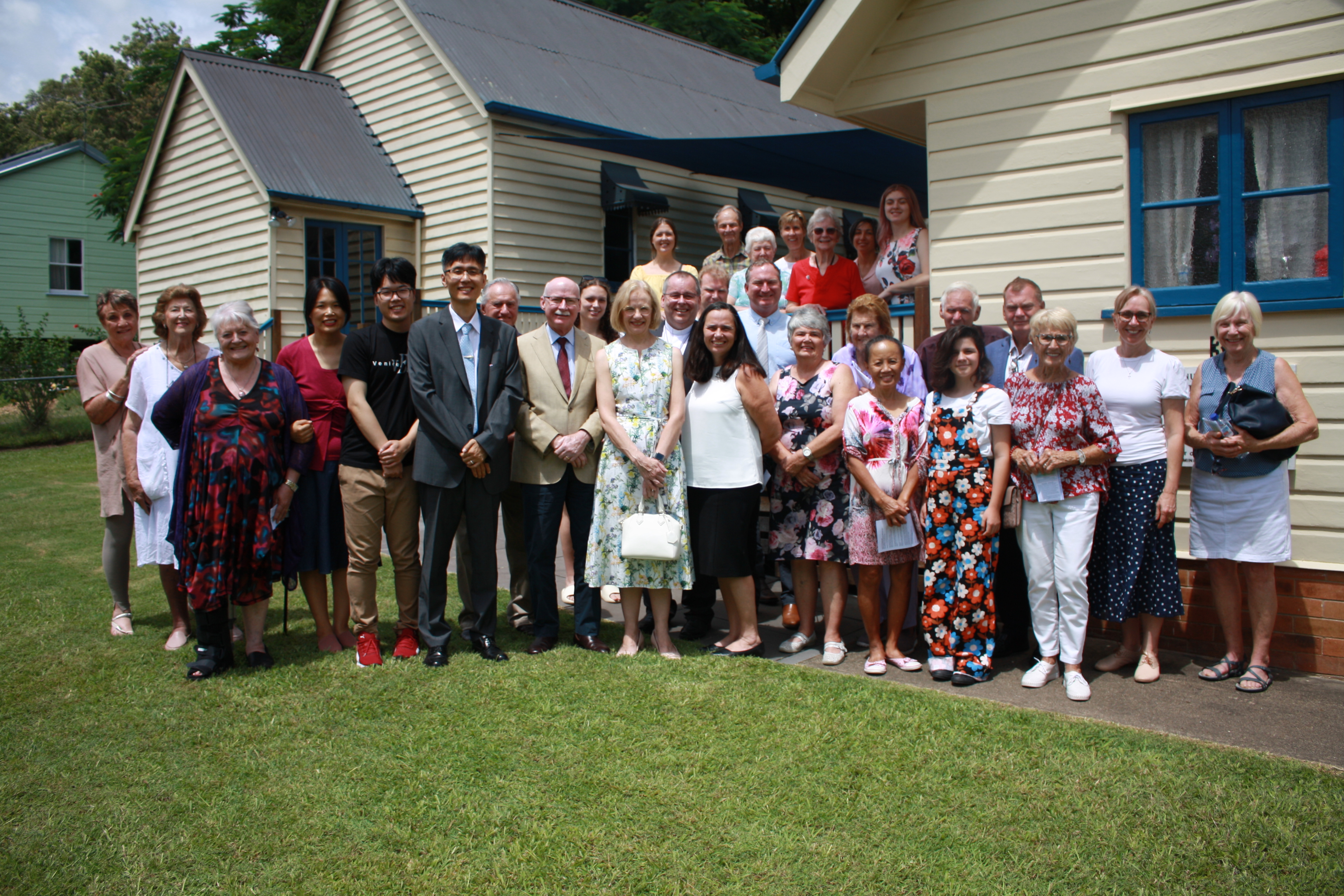 Her Excellency, the Honourable Dr Jeannette Young AC PSM with her husband Professor Graeme Nimmo with members of the Scenic Rim Uniting Church congregation